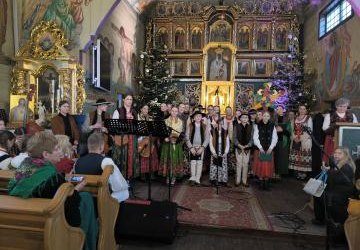 Mali Maniowianie na charytatywnym koncercie kolęd w Binczarowej