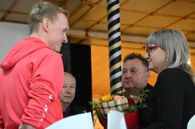 Uroczyste powitanie dwóch swoich reprezentantów, którzy wrócili z Zimowych Igrzysk Paralimpijskich Mediolan-Cortina (18).JPG